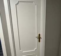 Puertas lacadas en blanco después del trabajo de Barnizados Mágina